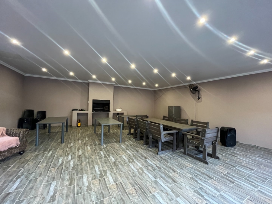 5 Bedroom Property for Sale in Van Der Hoff Park North West